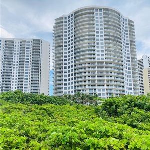 So Flo. 🌞🌴⚓️